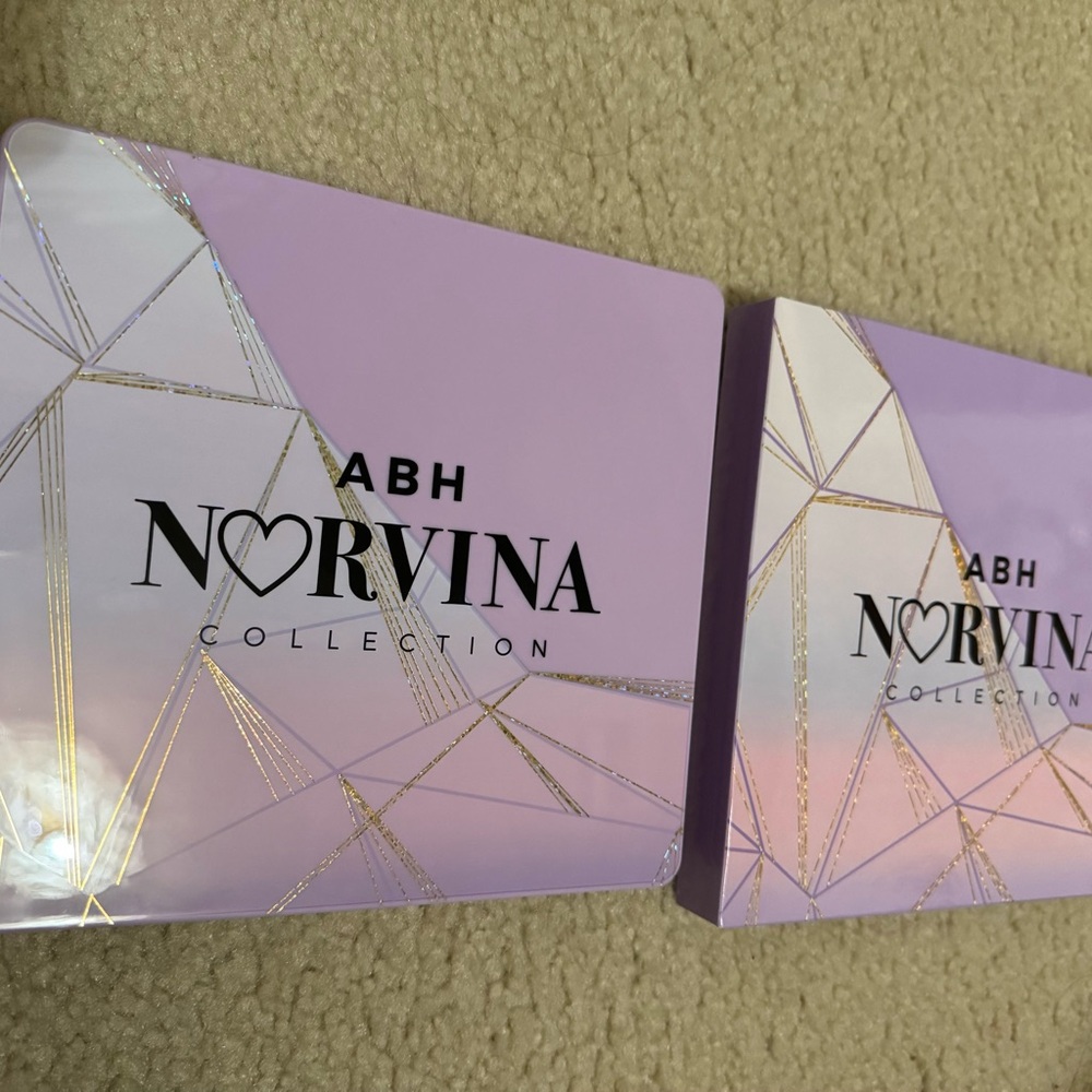 Anastasia Beverly Hills Norvina Eyeshadow Palette - Purple and Pink Shades - Picture 3 of 3